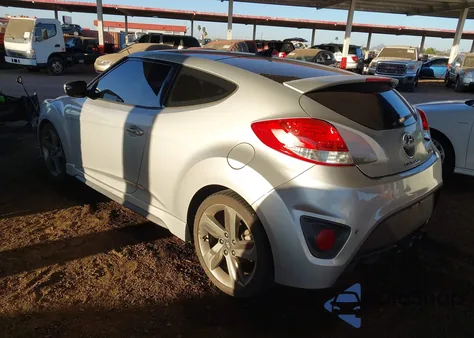 2015 Hyundai Veloster Turbo z USA, uszkodzony, nr VIN KMHTC6AE0FU243161